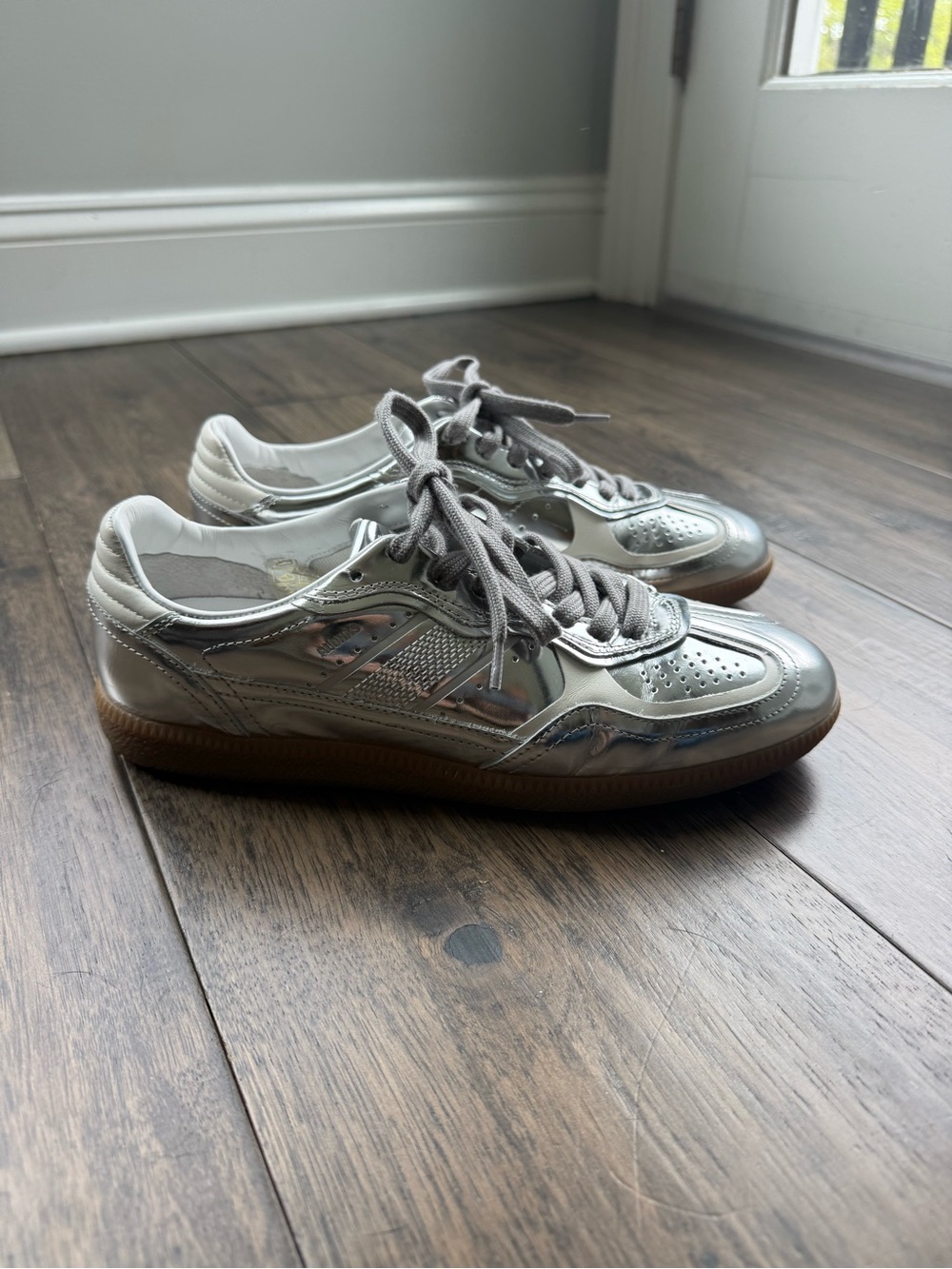 ALOHAS Silver Metallic Sneakers with Gray Laces